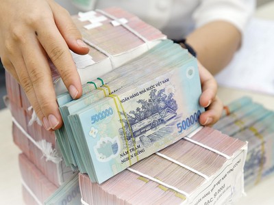 Việc ghìm lãi suất huy động của các ngân hàng thương mại có vốn nhà nước chi phối dẫn đến chênh lệch về tăng trưởng huy động và tín dụng ở mức cao.