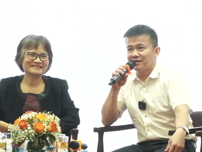Ông Nguyễn Tâm Thịnh, Chủ tịch Trung Nam Group trao đổi với các nhà đầu tư chiều 26/10 tại Hà Nội.