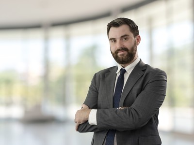Ông John Campbell.