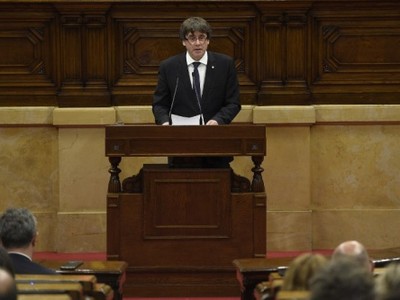Lãnh đạo Catalonia hôm 10/10 phát biểu trước quốc hội khu vực ở Barcelona, Tây Ban Nha. Ảnh: AFP.