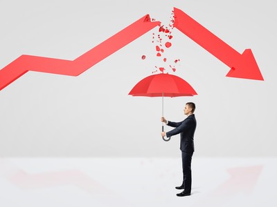 Bán tháo cuối phiên, thị trường lao dốc