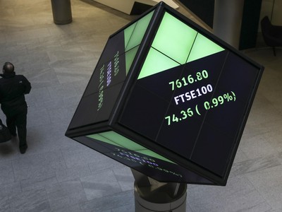 Lãnh đạo doanh nghiệp FTSE 100 làm 3 ngày bằng nhân viên kiếm cả năm