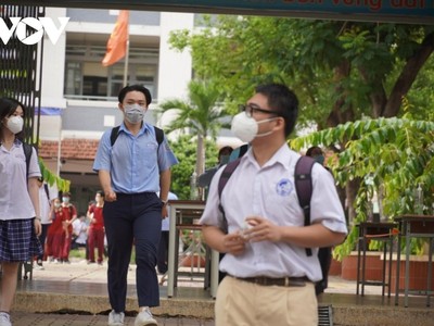 Giáo viên và học sinh đều trông chờ được học trực tiếp tại trường để tiếp cận kiến thức hiệu quả hơn.
