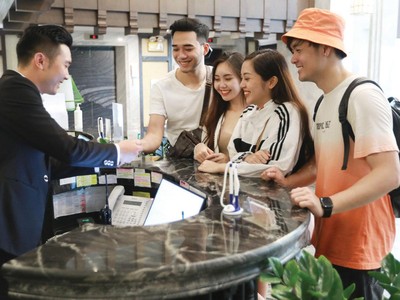 Du lịch nội địa khởi sắc thúc đẩy thanh toán trả sau tại cửa hàng chiếm ưu thế.