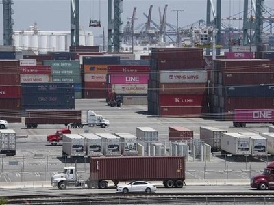 Cảng hàng hóa ở Long Beach, bang California, Mỹ. (Ảnh: AFP/TTXVN)