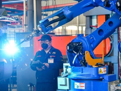 Nền kinh tế Trung Quốc đã tăng trưởng nhanh hơn dự đoán trong quý III, với hoạt động công nghiệp cải thiện hơn (Ảnh: VCG).