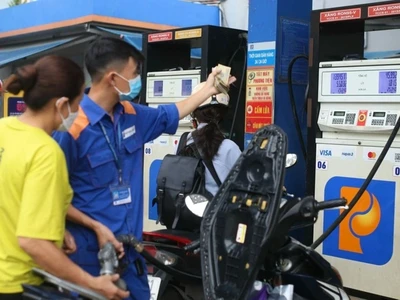 Đại biểu Quốc hội đặt dấu hỏi về vai trò của Quỹ bình ổn giá xăng dầu (Ảnh minh họa: Hải Long).