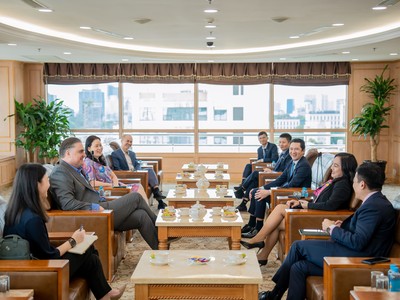 Sacombank và Tập đoàn IBM gặp gỡ chia sẻ thông tin về chương trình hợp tác chiến lược nhằm đẩy nhanh tiến độ chuyển đổi số.