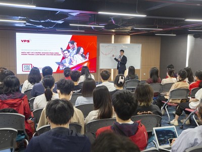 Lớp đào tạo “Phái Sinh Dễ Dàng, Sinh Lời Không Giới Hạn” thu hút nhiều bạn trẻ quan tâm.