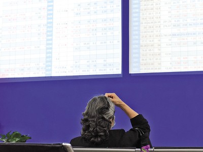 Nhà đầu tư sẽ là người đầu tiên phải gánh chịu hậu quả từ các hành vi thao túng chứng khoán.