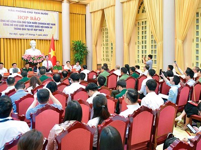 Văn phòng Chủ tịch nước họp báo công bố lệnh của Chủ tịch nước về 8 luật đã được Quốc hội thông qua tại Kỳ họp thứ năm.