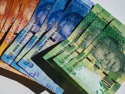 Thêm một ngân hàng trung ương rơi vào thế tiến thoái lưỡng nan như Fed