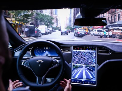 Elon Musk sẵn sàng đặt cược lợi nhuận của Tesla vào giấc mơ ô tô không người lái