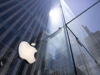 Warren Buffett thắng lớn khi Apple sắp cán mốc vốn hóa 3.000 tỷ USD