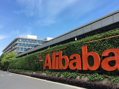 Alibaba bất ngờ thay loạt tướng, tỷ phú Jack Ma trở lại nghề dạy học