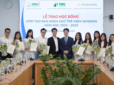 KBSV trao học bổng cho 40 sinh viên Đại học Quốc gia Hà Nội