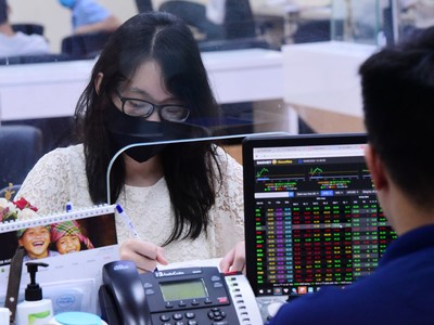 Hồi phục trên diện rộng, rủi ro ngắn hạn vẫn duy trì