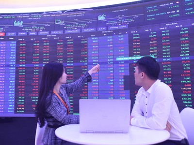 Đầu tư công: Cơ hội ở nhóm đầu