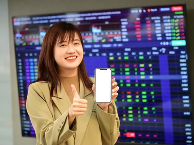 Dòng tiền sôi động, cổ phiếu chứng khoán đua nhau lập đỉnh mới