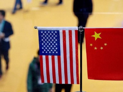 Các nhà nhập khẩu Mỹ phải trả thêm khoảng 18,5% giá hàng hóa Trung Quốc chịu thuế quan 20%. Ảnh: AFP