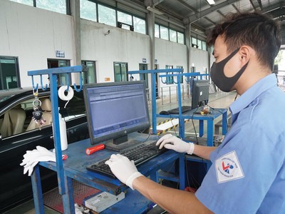 Từ 1/10/2021, người đi đăng kiểm không phải xuất trình chứng nhận bảo hiểm trách nhiệm dân sự chủ xe cơ giới.