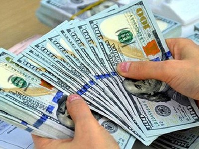 Các ngân hàng mạnh tay mua ngoại tệ, USD tăng giá trở lại