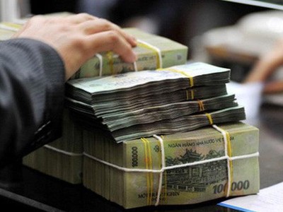 Tiếp tục cơ cấu lại thời hạn trả nợ và giữ nguyên nhóm nợ, miễn giảm lãi đối với khách hàng bị ảnh hưởng bởi dịch Covid-19.