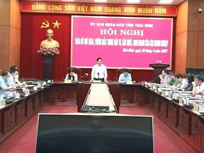 Phó Bí thư Tỉnh ủy, Chủ tịch UBND tỉnh Thái Bình Nguyễn Khắc Thận phát biểu tại hội nghị