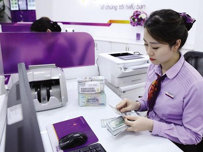 Việc nới biên độ tỷ giá sẽ giúp các ngân hàng thương mại linh hoạt hơn trong mua bán ngoại tệ. Ảnh: Đức Thanh