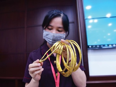 Giá vàng hôm nay ngày 19/5: "Vàng có thể rơi xuống mốc 1.920 USD/ounce"
