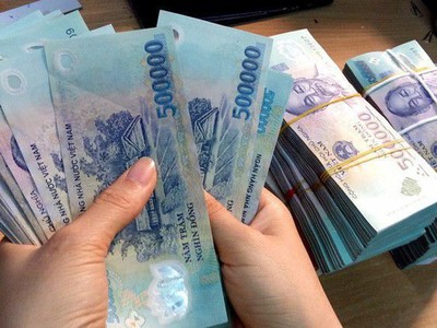 Ngân hàng tuần qua: Tỷ giá nóng lên, tín dụng chậm lại, ngân hàng rầm rộ hạ lãi suất