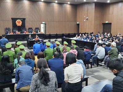 Phiên tòa xét xử vụ án Nguyễn Thị Hà Thành và đồng phạm lừa đảo chiếm đoạt tài sản.