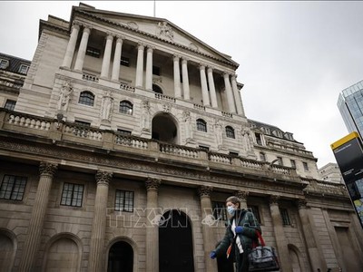 Quang cảnh bên ngoài Ngân hàng trung ương Anh (BoE) tại London. Ảnh: AFP/TTXVN