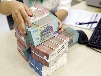 Ngân hàng tuần qua: Lãi suất điều hành bất ngờ giảm, tìm điểm cân bằng để ngân hàng "cứu" trái phiếu