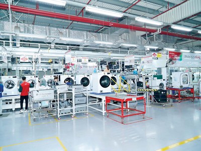 Dây chuyền sản xuất của LG Electronics Việt Nam Hải Phòng tại KCN Tràng Duệ Ảnh: Đàm Thanh