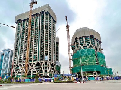 Doanh nghiệp trong ngành xây dựng, nhà thầu phải huy động tất cả nguồn lực để tìm cách khắc phục tình trạng dòng tiền ngày càng xấu đi.