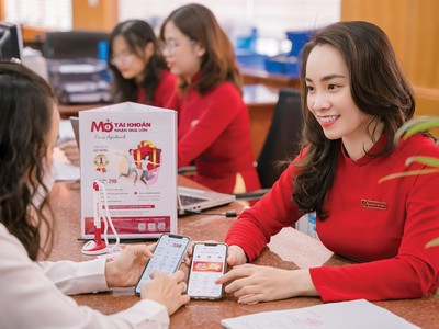 Agribank đang thử nghiệm và sẽ triển khai theo lộ trình ứng dụng CCCD gắn chip vào hoạt động giao dịch