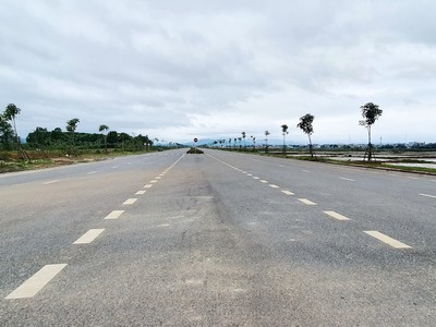 Cao tốc Cam Lộ - Lao Bảo sẽ chạy song song với Quốc lộ 9 hiện hữu. Ảnh: Ngọc Tân
