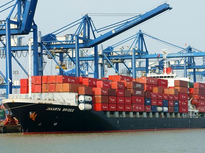 Xuất nhập khẩu của khối doanh nghiệp FDI đạt 384 tỷ USD, giảm 45 tỷ USD so với cùng kỳ năm ngoái.
