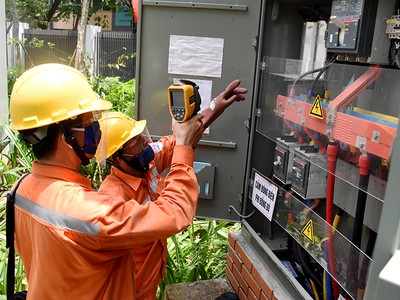 Nắng nóng khắc nghiệt, 63 địa phương ban hành văn bản chỉ đạo tăng cường tiết kiệm điện
