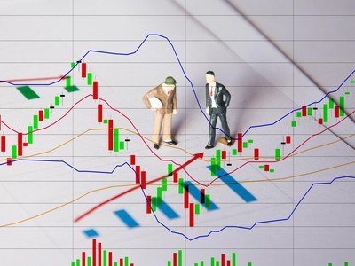 Dòng tiền chảy mạnh, VN-Index chinh phục lại mốc 1.290 điểm trong phiên chiều 28/3
