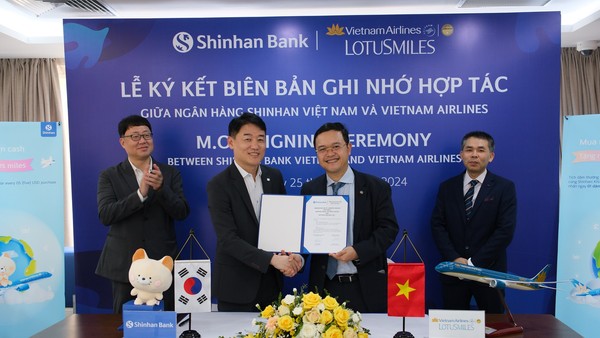 Ngân hàng Shinhan hợp tác cùng trung tâm bông sen vàng triển khai chương trình "mua ngoại tệ - tặng dặm thưởng"