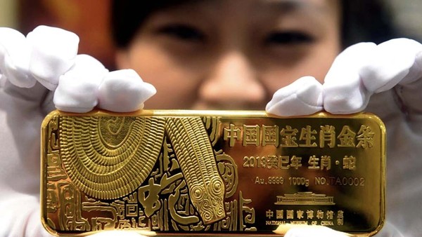 Nhà đầu tư Trung Quốc đang mạnh tay mua vàng, khiến giá không ngừng tăng. Ảnh: AFP