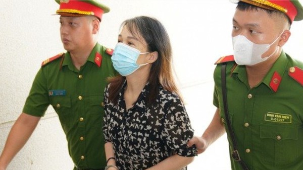 Phạm Bích Hằng bị đưa ra xét xử trong vụ "chuyến bay giải cứu".