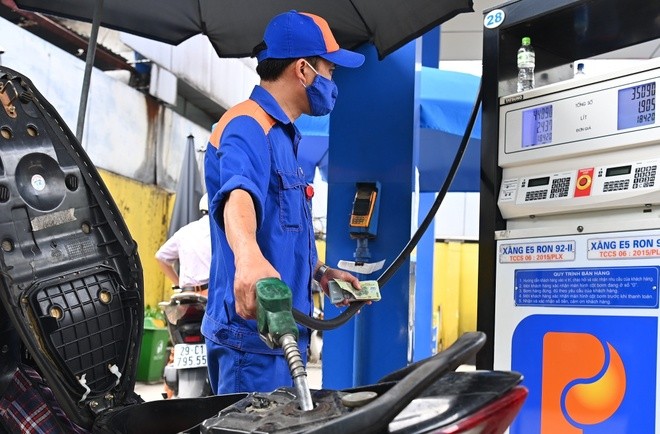 Giá xăng tiếp tục tăng từ 15h ngày 1/6, giá dầu giảm nhẹ