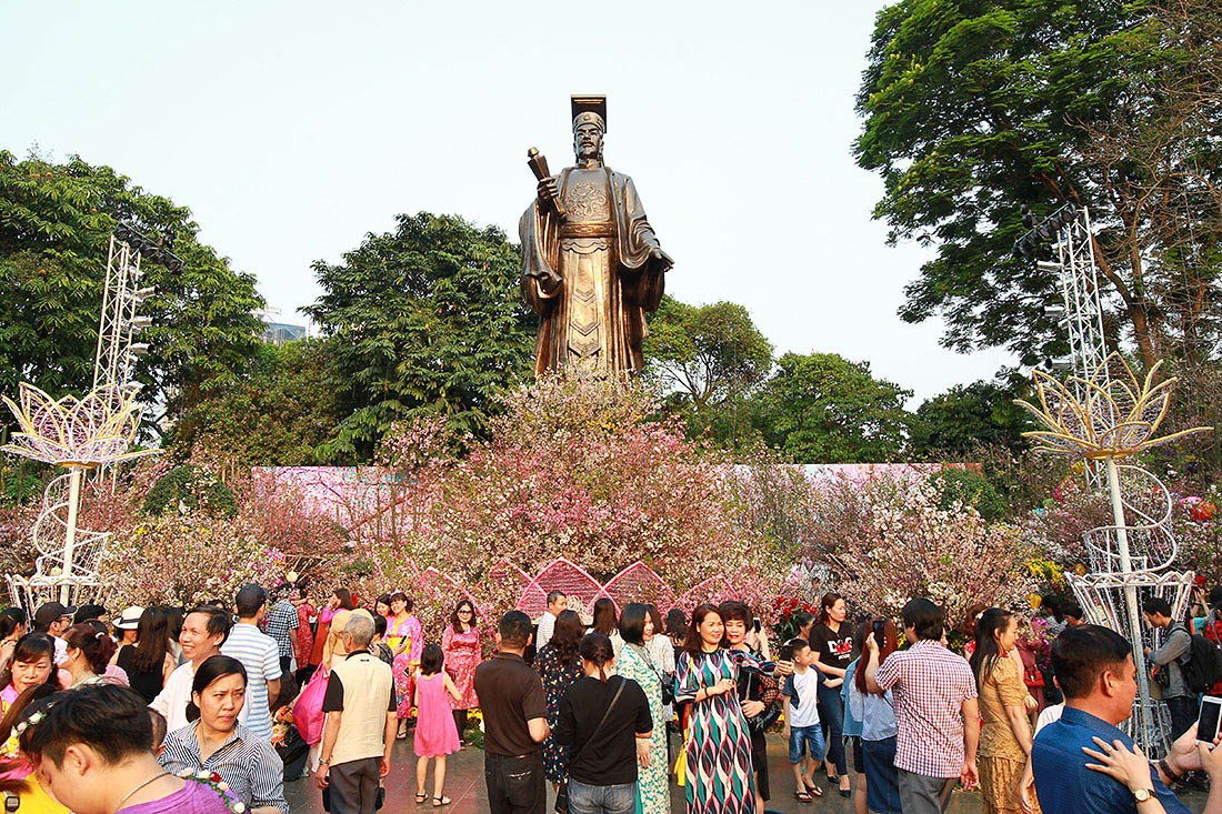 Hàng ngàn người nô nức tới dự Lễ hội hoa anh đào Nhật Bản 2019