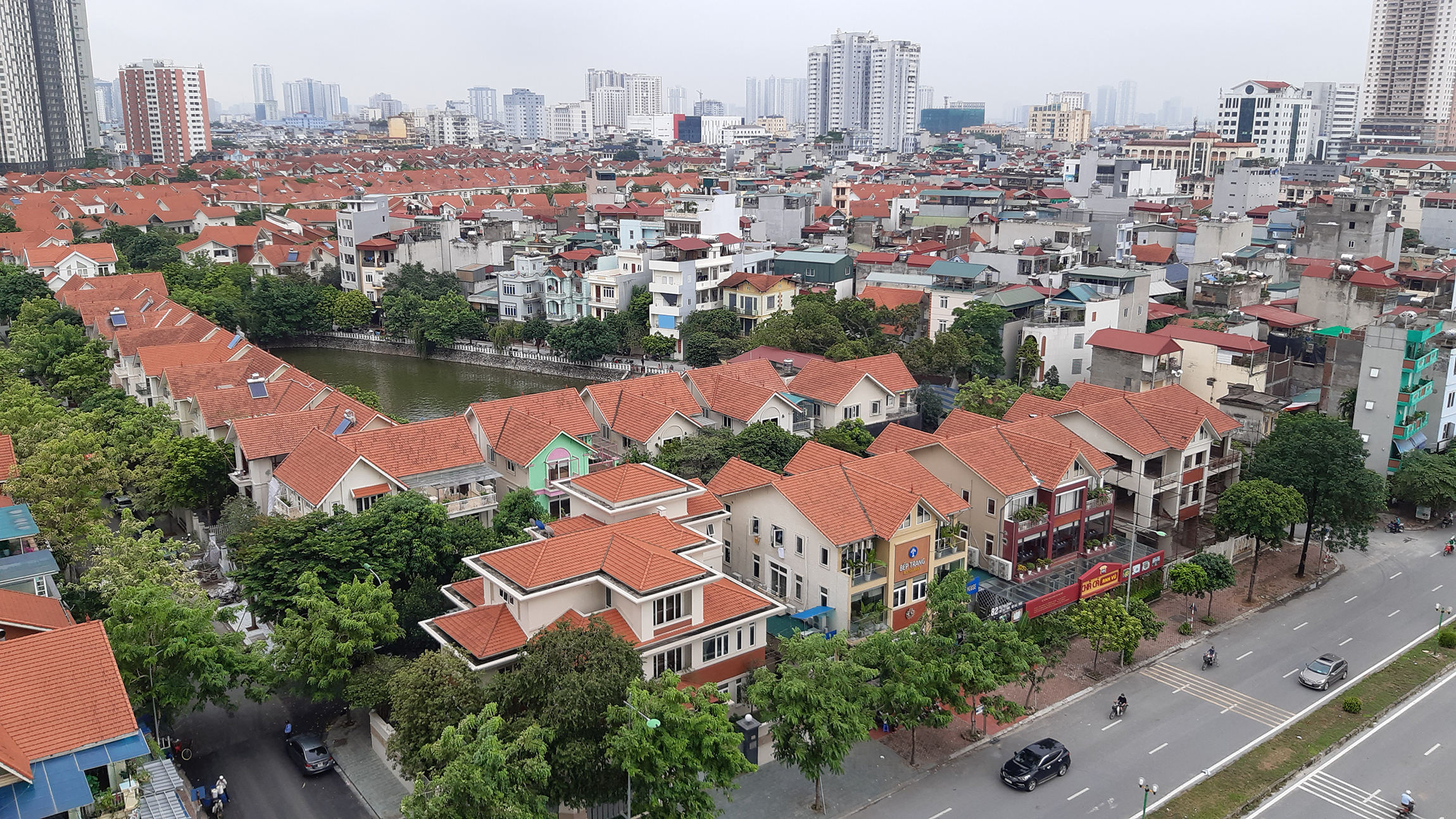 Người dân Hà Nội và TP. Hồ Chí Minh mất 169 năm để mua nhà mặt phố, hơn 20 năm để mua chung cư