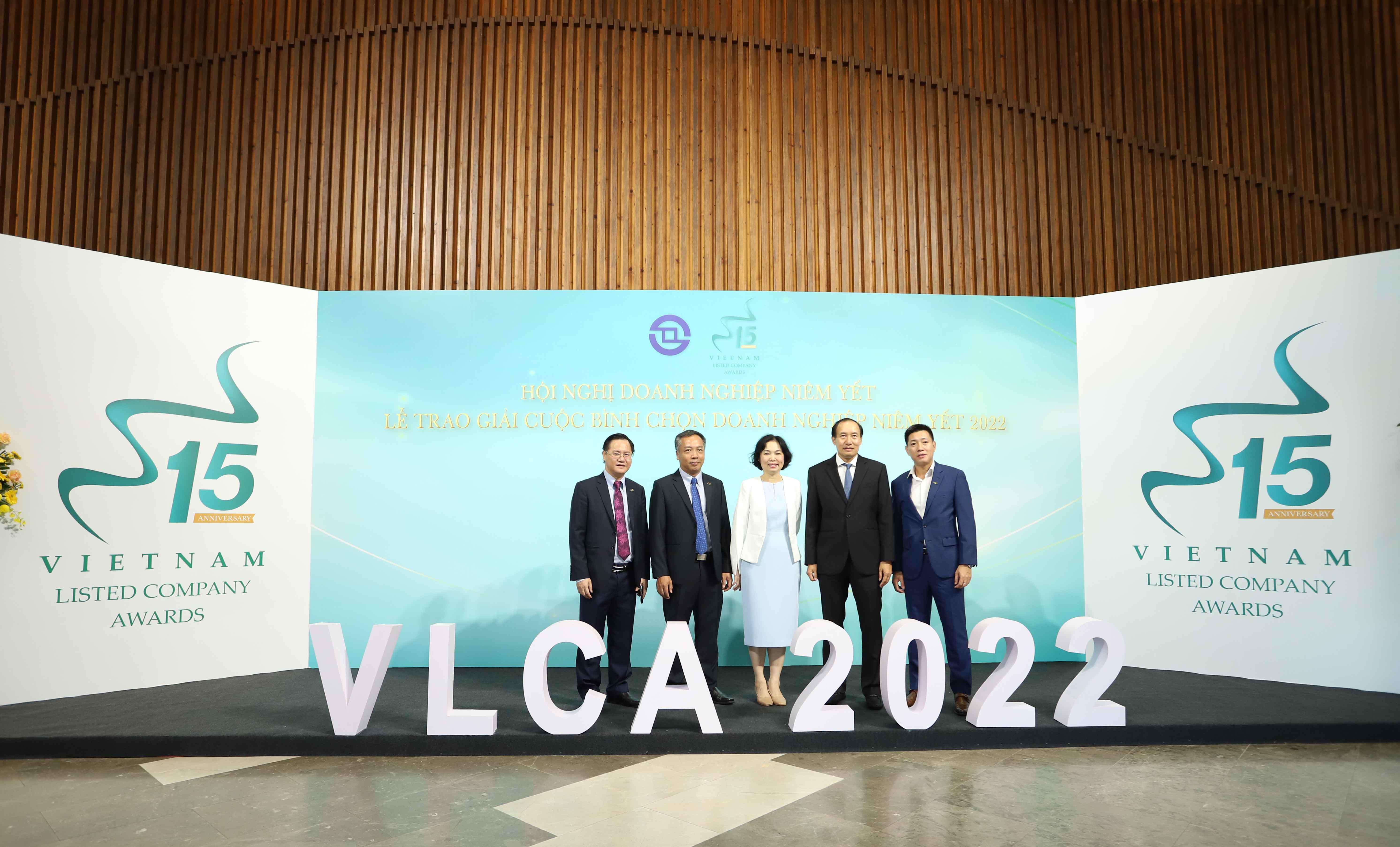 Toàn cảnh Hội nghị doanh nghiệp niêm yết và lễ vinh danh các doanh nghiệp đoạt giải VLCA 2022 