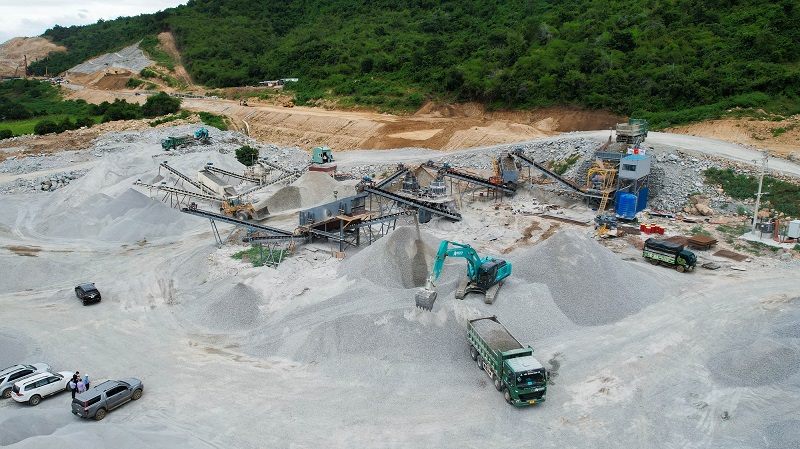 Xử lý nghiêm tổ chức, cá nhân găm hàng, ép giá vật liệu xây cao tốc 