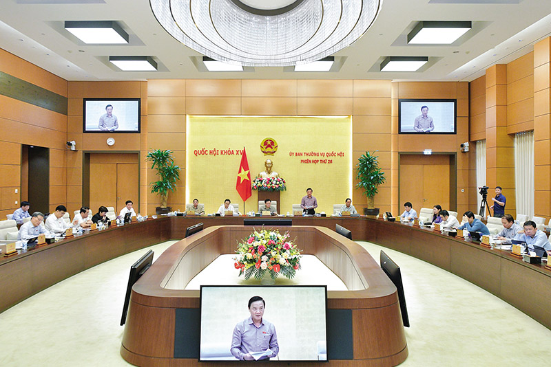 Sửa Luật Thủ đô: Đã phân quyền thì đừng bắt xin ý kiến